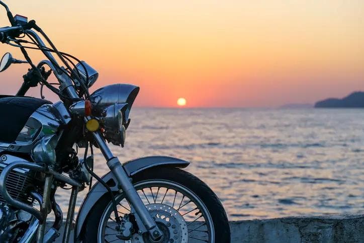Should You Take the Dealer’s Bike Insurance or Buy Online Yourself? Here’s the Real Difference